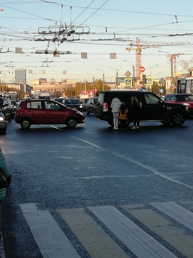 перекресток Типанова и Космонавтов